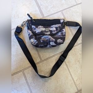 Lululemon festival bag